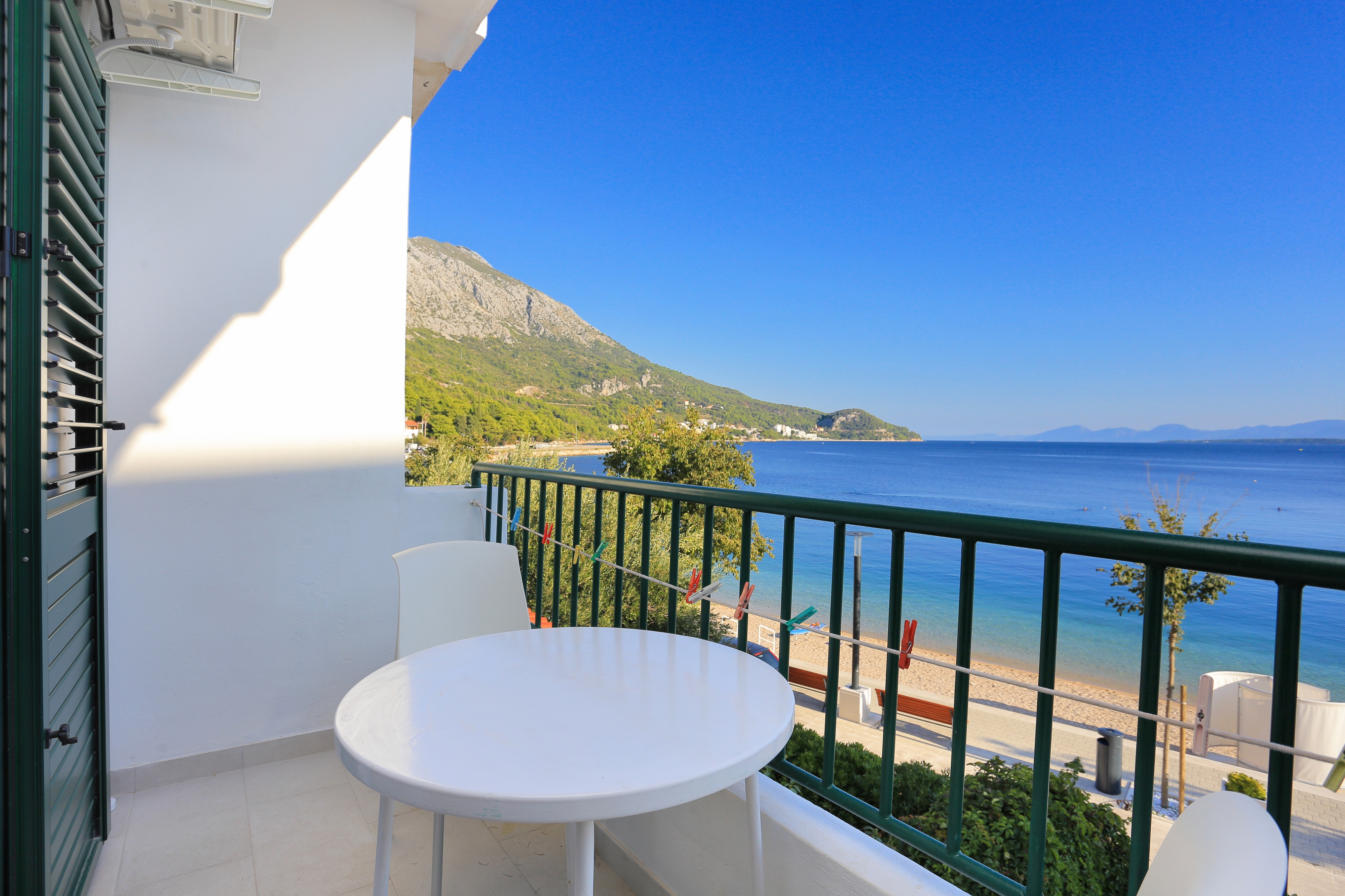 Three bedroom apartment near beach Igrane, Makarska  A-d