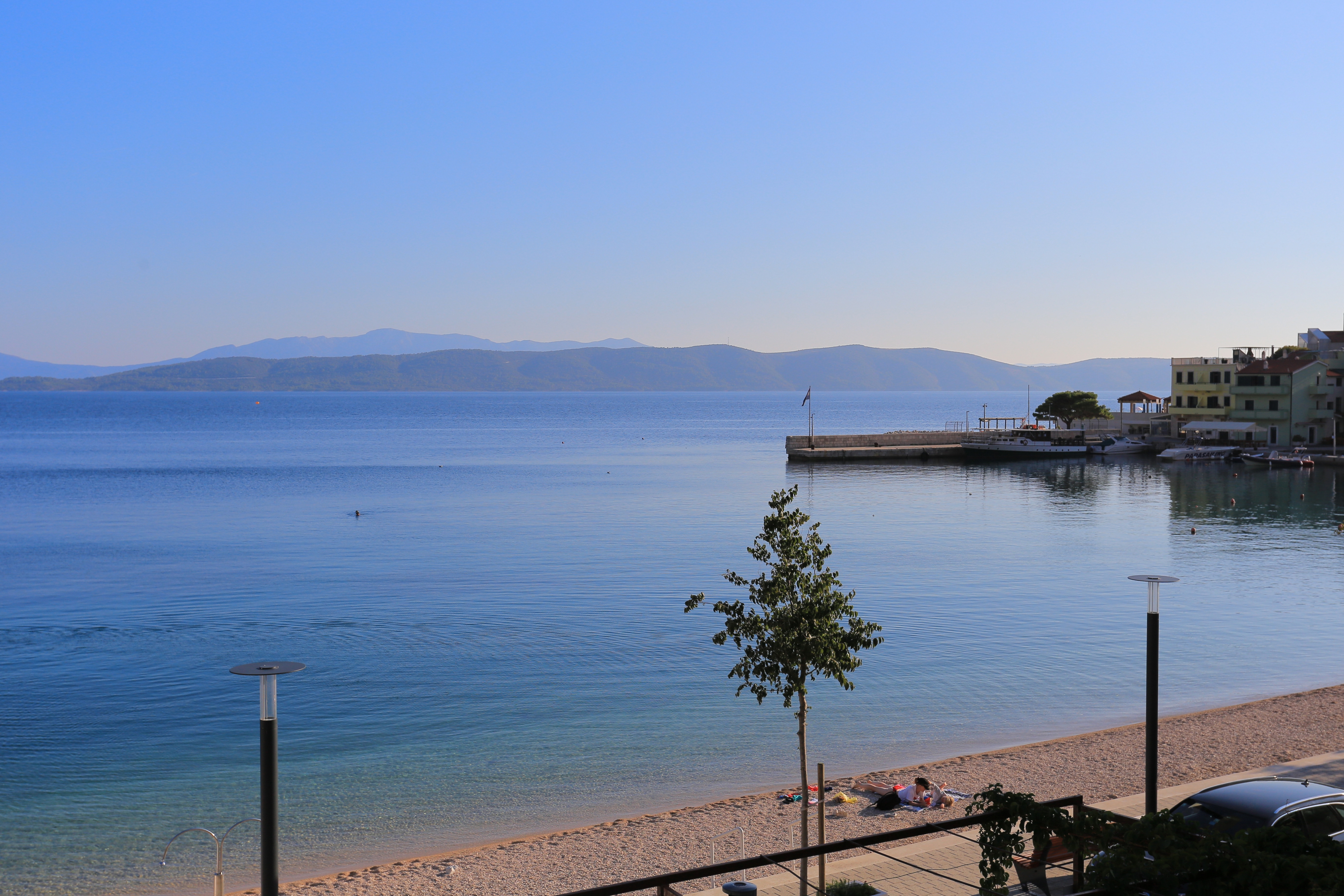 Three bedroom apartment near beach Igrane, Makarska  A-d