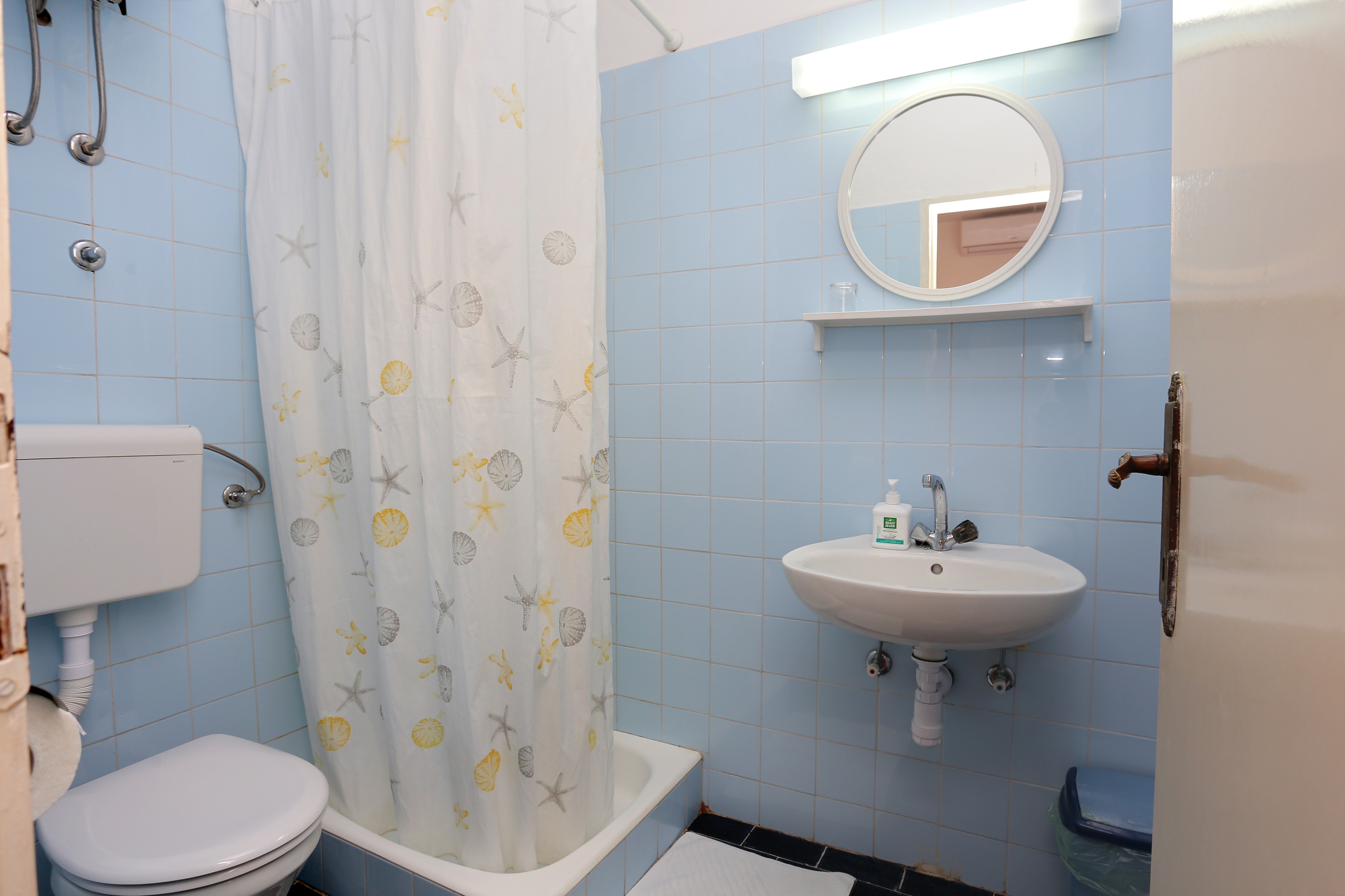 Three bedroom apartment near beach Igrane, Makarska  A-d