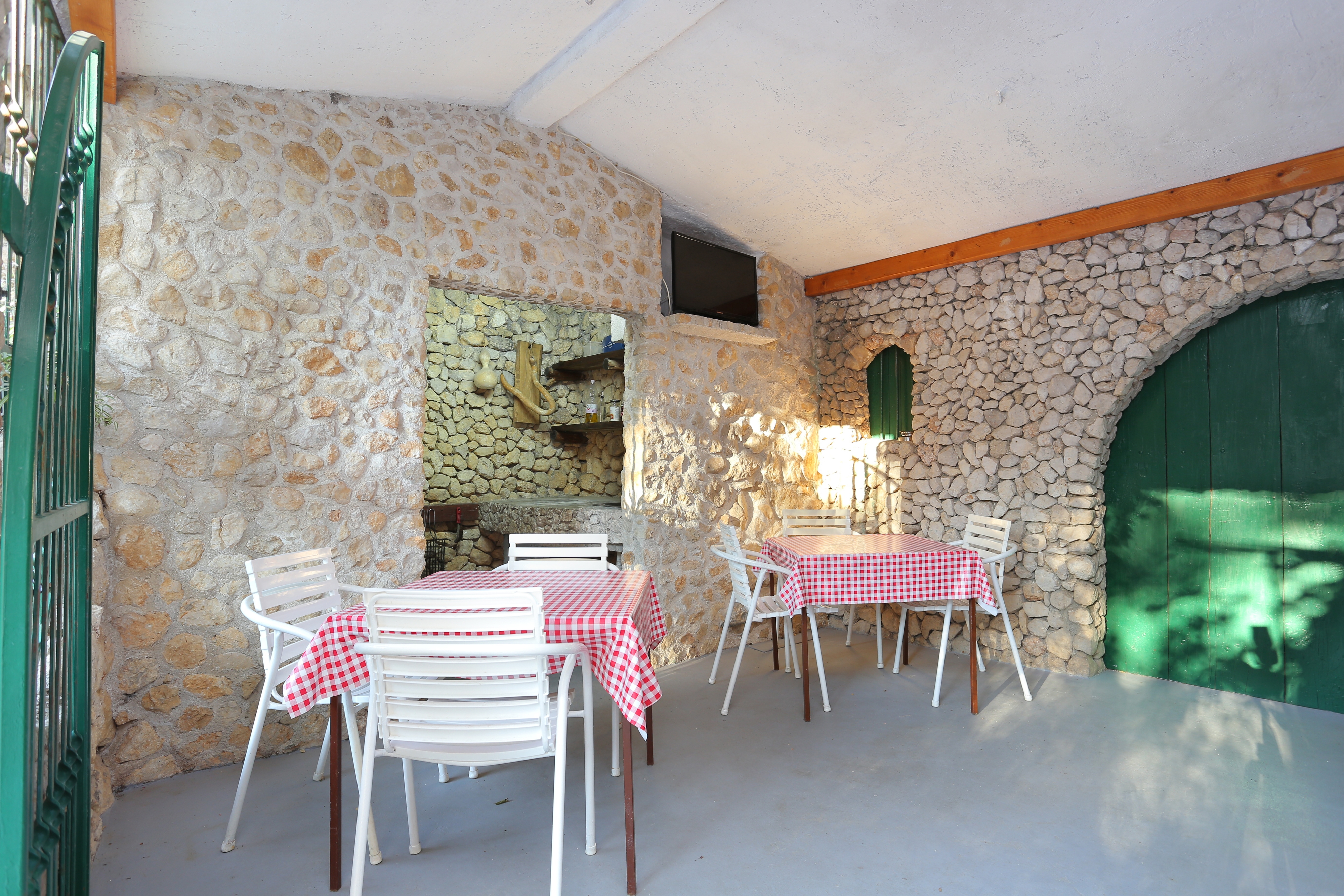 Three bedroom apartment near beach Igrane, Makarska  A-d