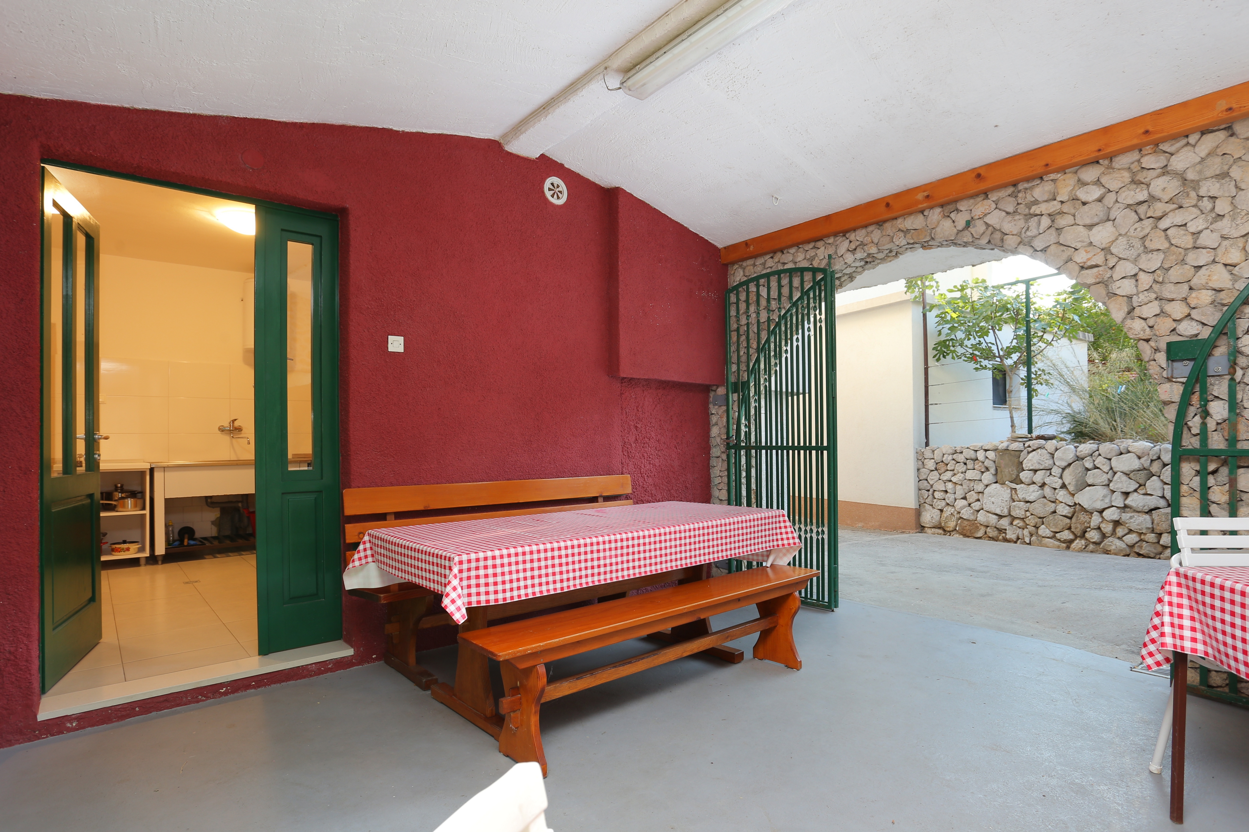 Three bedroom apartment near beach Igrane, Makarska  A-d