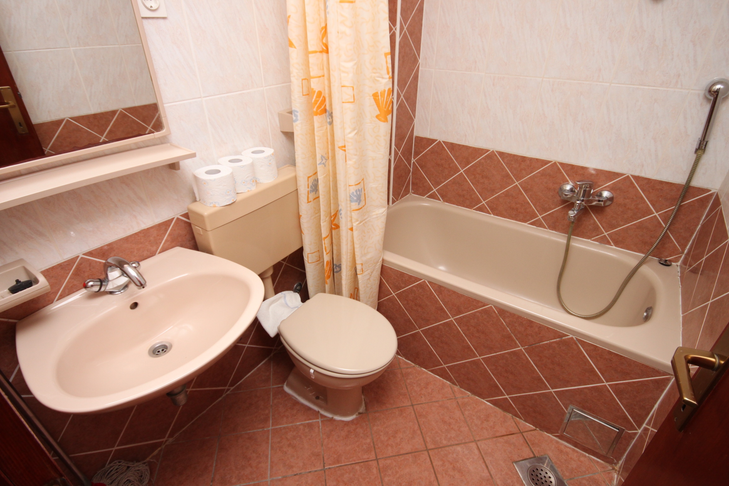 Two bedroom apartment near beach Drvenik Donja vala, Makarska  A-a