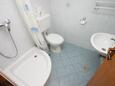 Drvenik Donja vala, Bathroom 2 in the apartment, (pet friendly) and WiFi.