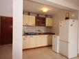 Drvenik Donja vala, Kitchen in the apartment, (pet friendly) and WiFi.