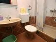 Drvenik Donja vala, Bathroom in the apartment, (pet friendly) and WiFi.