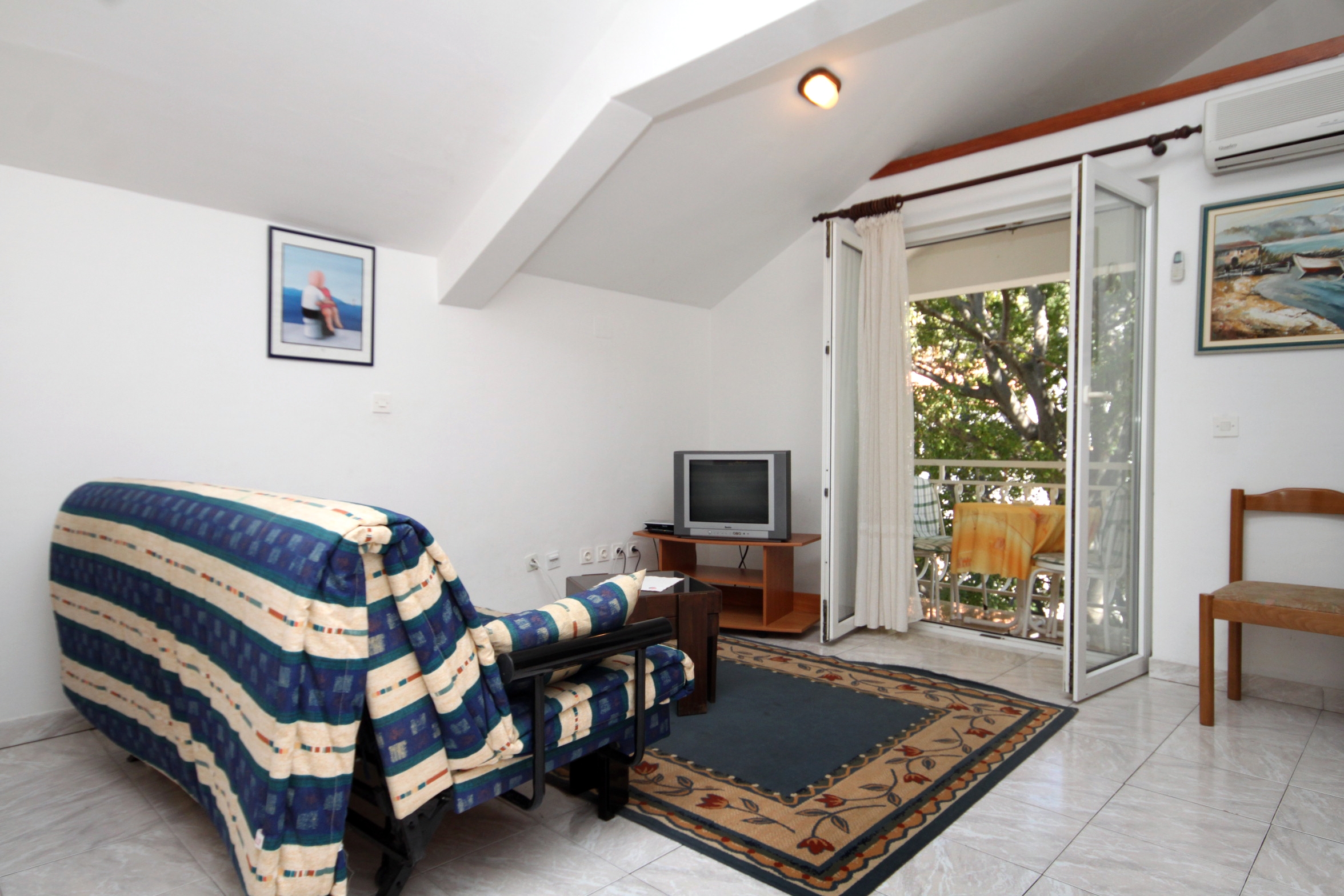 One bedroom apartment near beach Drvenik Donja vala, Makarska (A-6658-b)