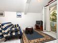 Drvenik Donja vala, Living room in the apartment, air condition available, (pet friendly) and WiFi.