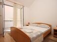 Zaostrog, Bedroom in the apartment, air condition available, (pet friendly) and WiFi.