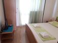 Zaostrog, Bedroom in the apartment, air condition available, (pet friendly) and WiFi.