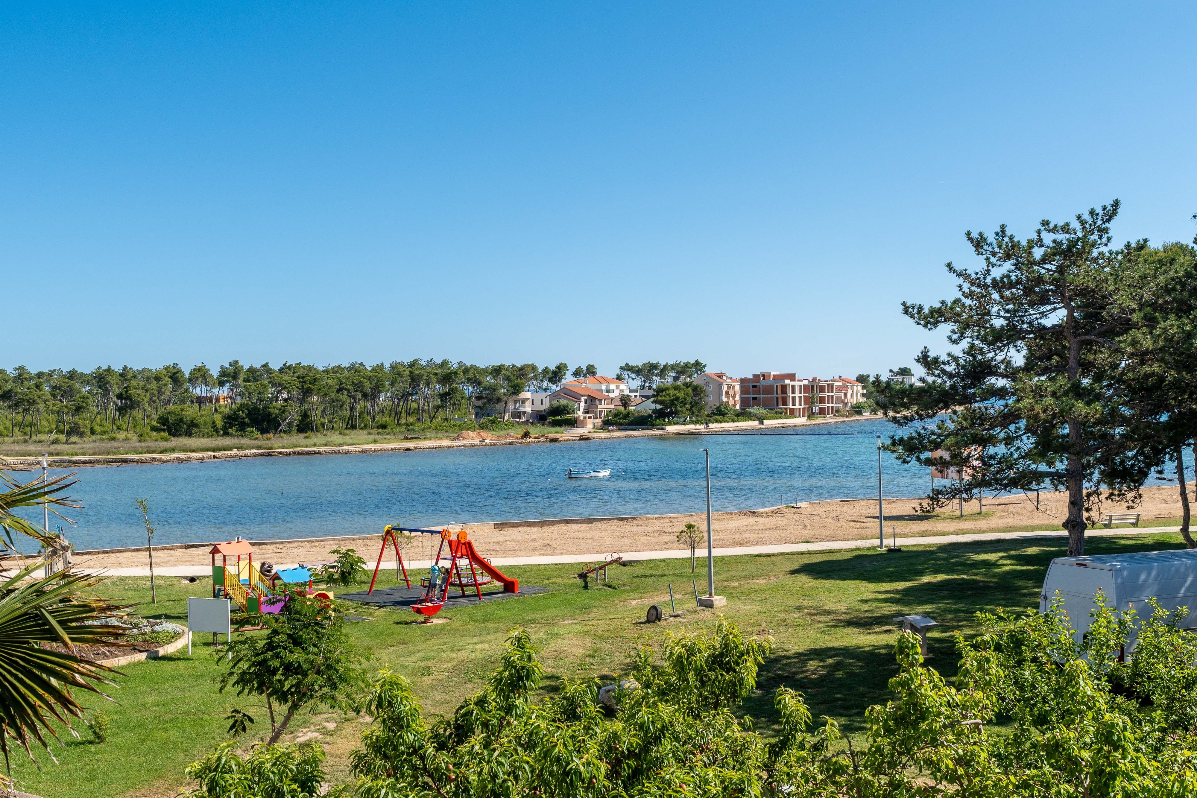 Two bedroom apartment near beach Privlaka, Zadar  A-a