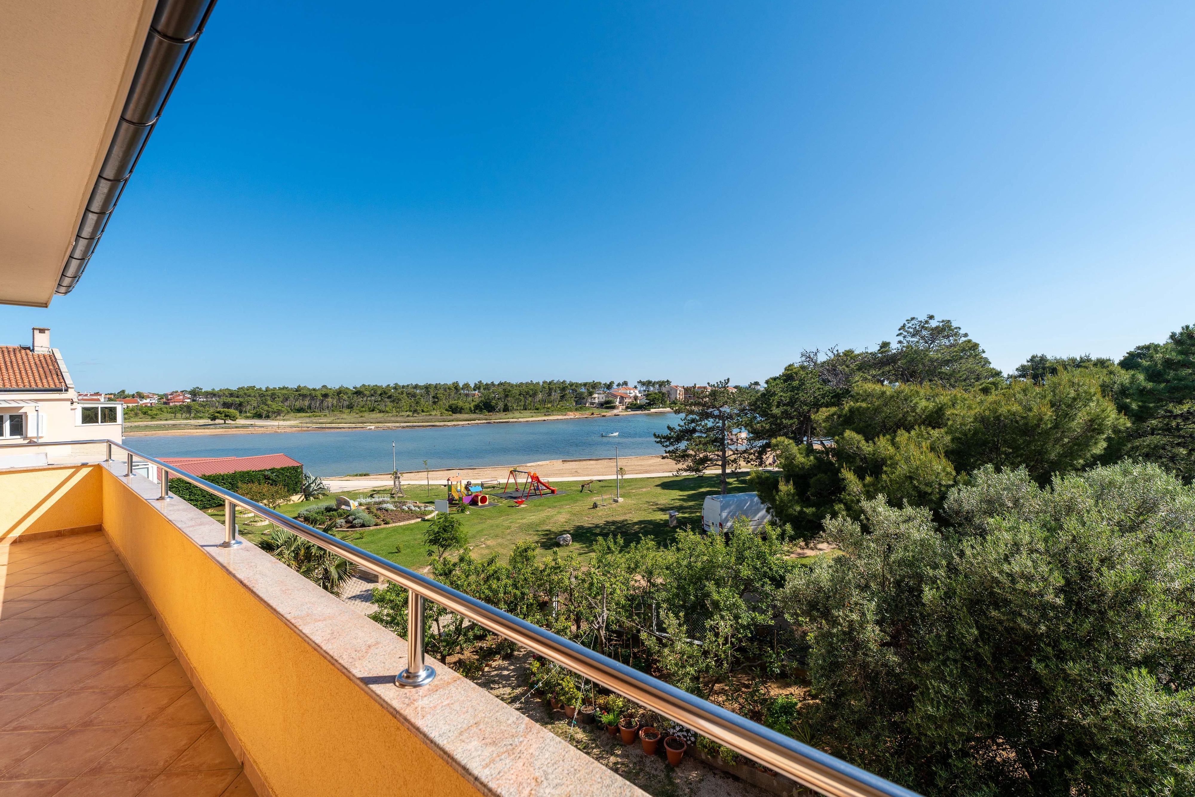 Two bedroom apartment near beach Privlaka, Zadar  A-b
