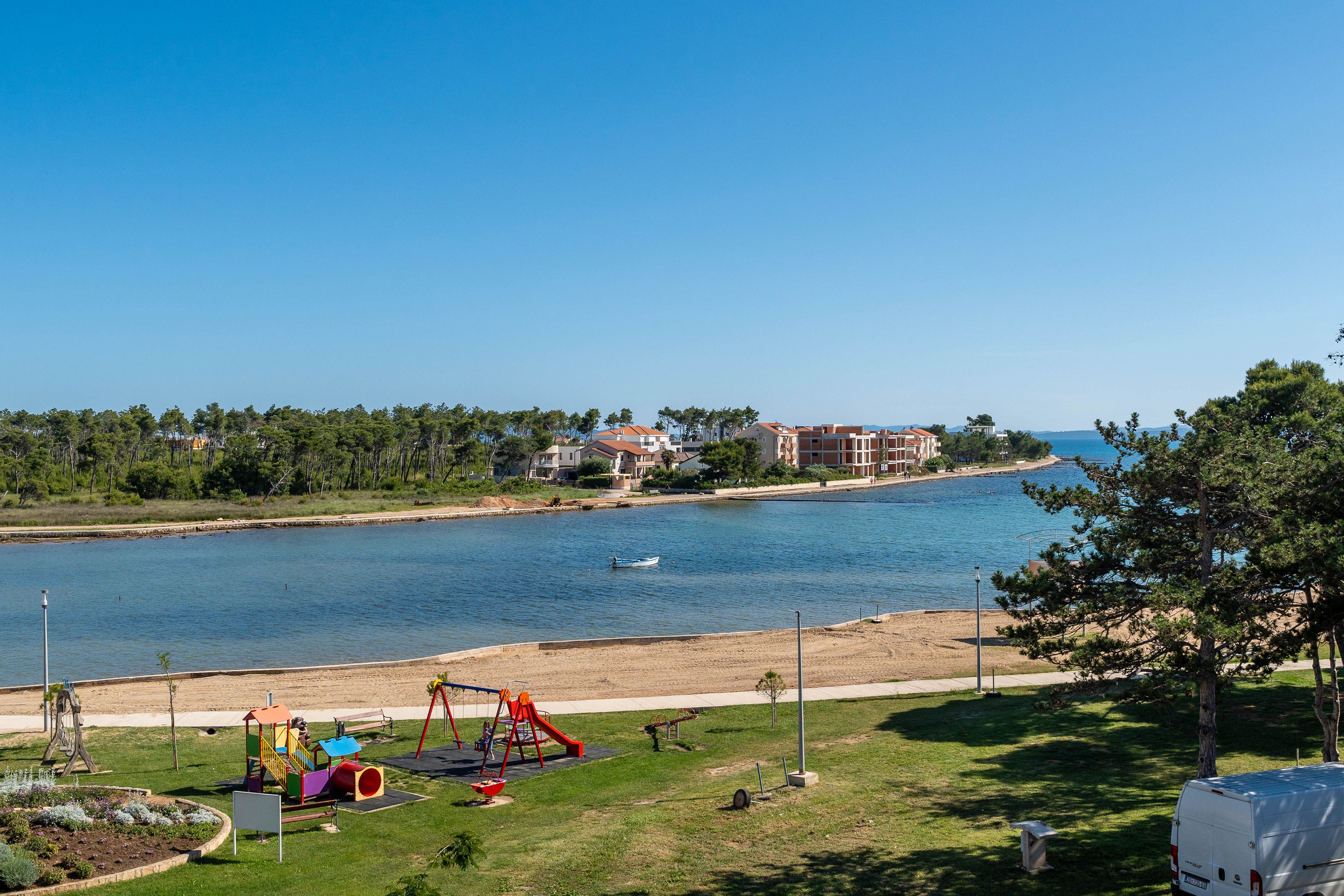 Two bedroom apartment near beach Privlaka, Zadar  A-b