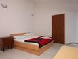 Ložnice Gradac, Ložnice v ubytování typu studio-apartment, s klimatizací, domácí mazlíčci povoleni a WiFi.