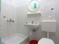 Ванная комната Gradac, Ванная комната в размещении типа room, WiFi.