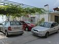 Parkiralište Podgora, Makarska, Parkiralište 6664 - Apartmani blizu mora sa šljunčanom plažom.