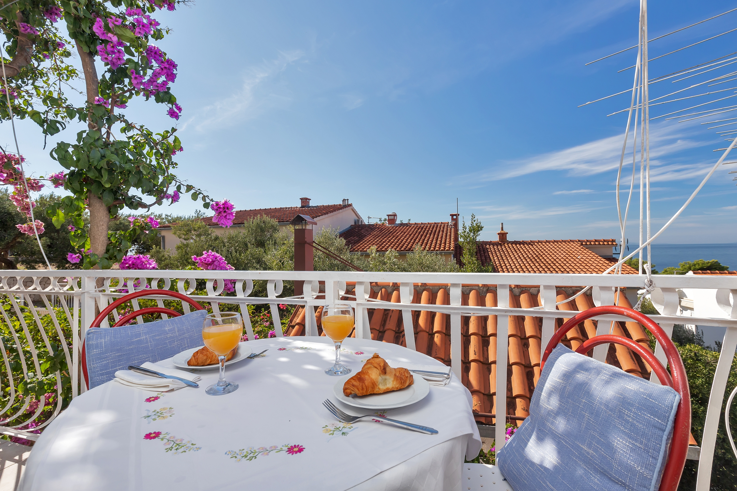 Three bedroom apartment with terrace and sea view Podgora, Makarska  A-d