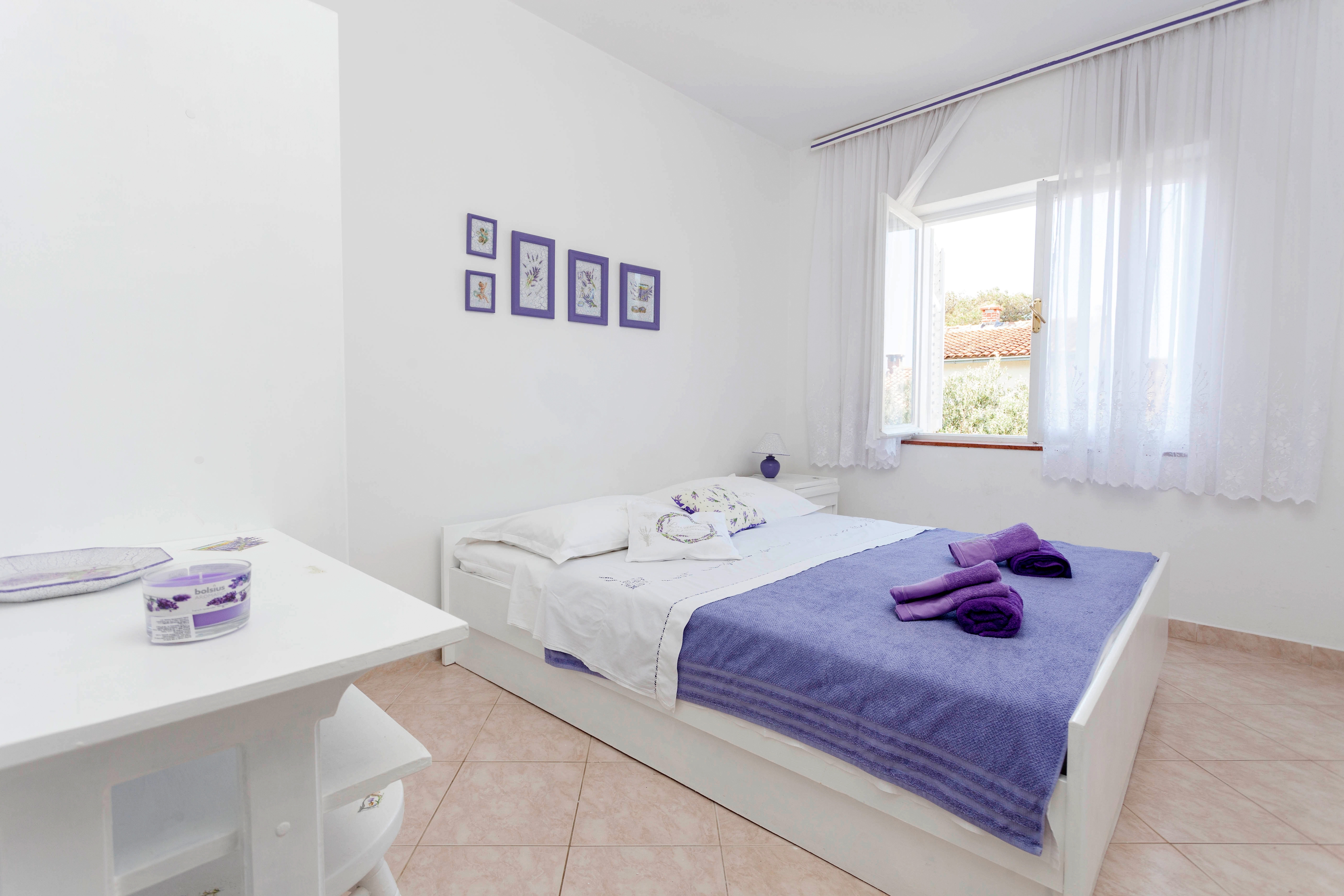 Three bedroom apartment with terrace and sea view Podgora, Makarska  A-d