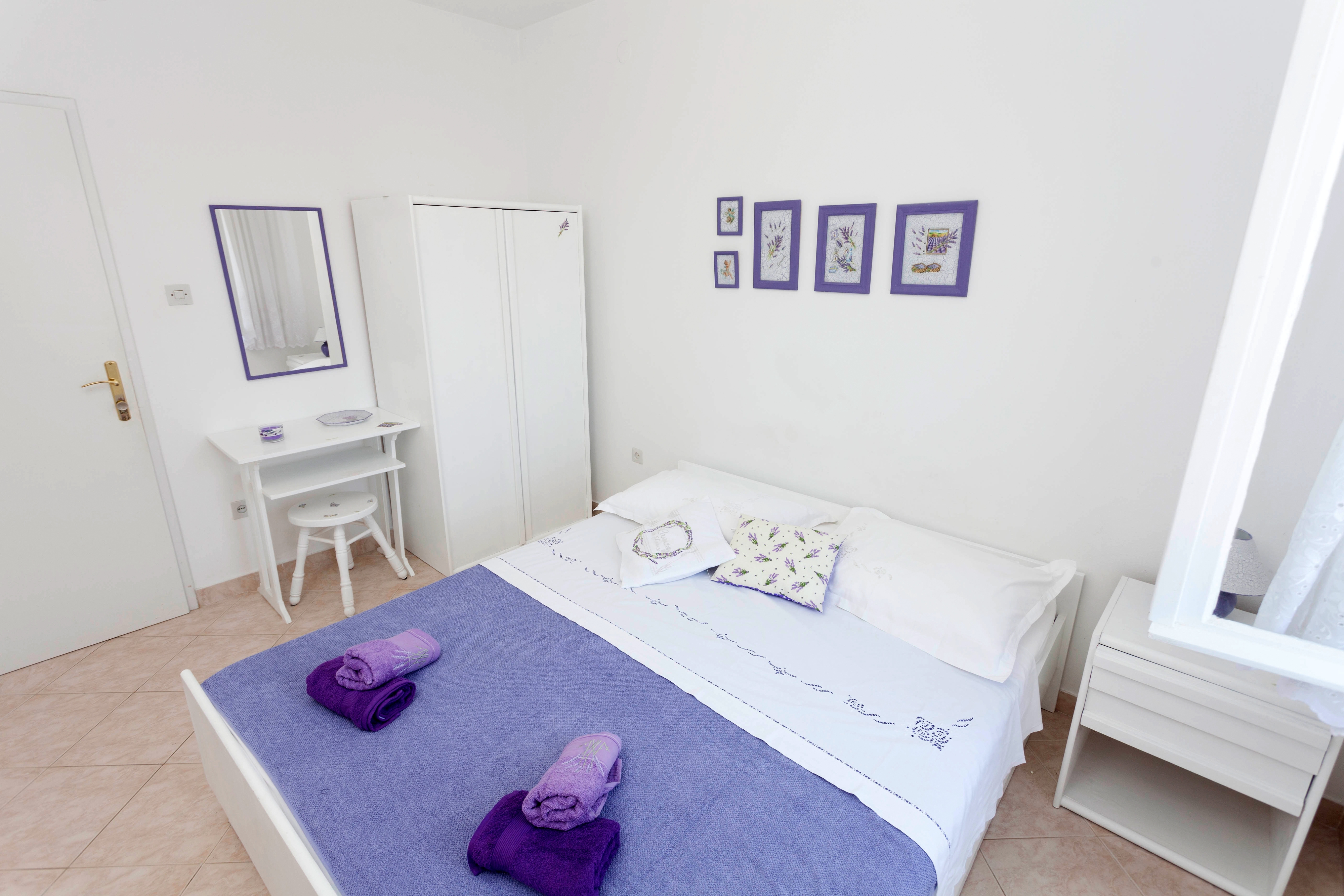 Three bedroom apartment with terrace and sea view Podgora, Makarska  A-d