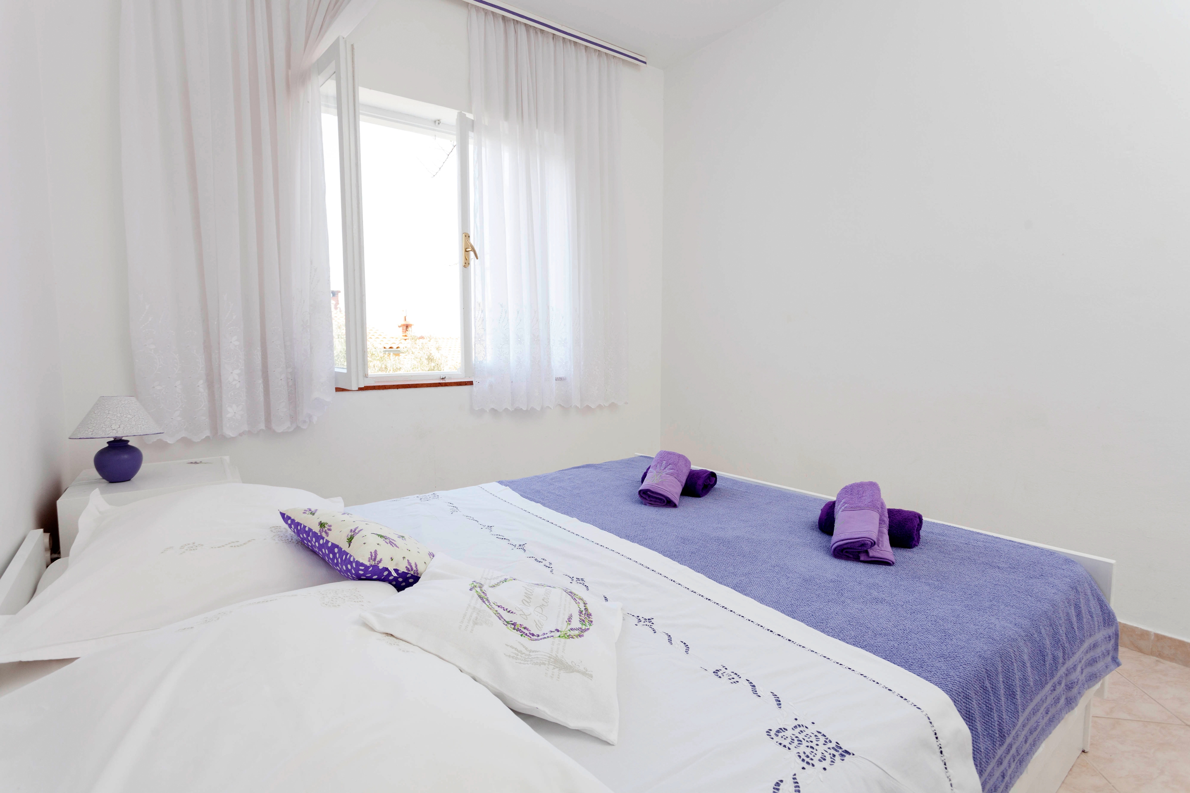 Three bedroom apartment with terrace and sea view Podgora, Makarska  A-d