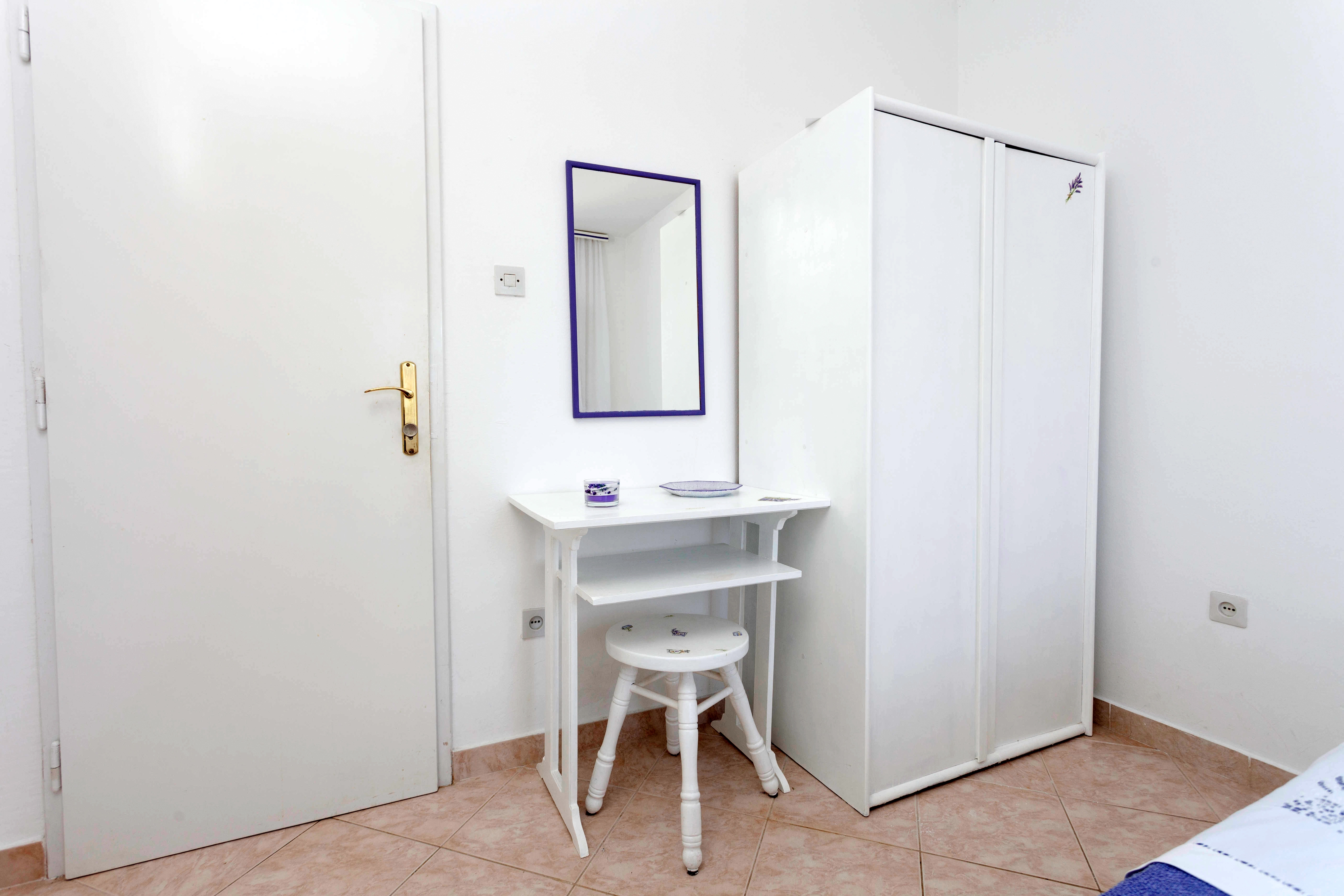 Three bedroom apartment with terrace and sea view Podgora, Makarska  A-d