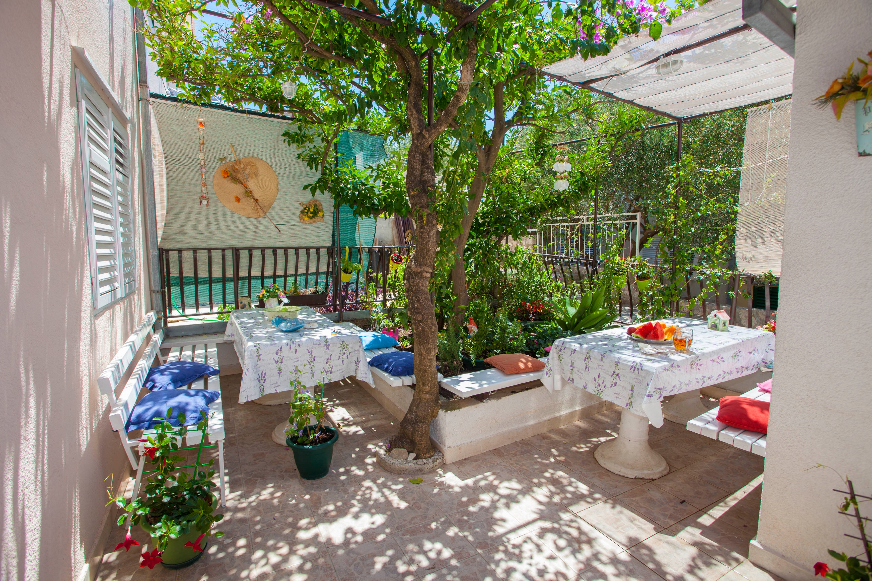 Three bedroom apartment with terrace and sea view Podgora, Makarska  A-d