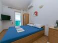 Podaca, Bedroom in the apartment, air condition available, (pet friendly) and WiFi.
