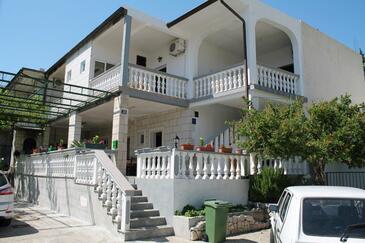 Property Zaostrog, Makarska, Property 6678 - Apartments near sea with rocky beach.