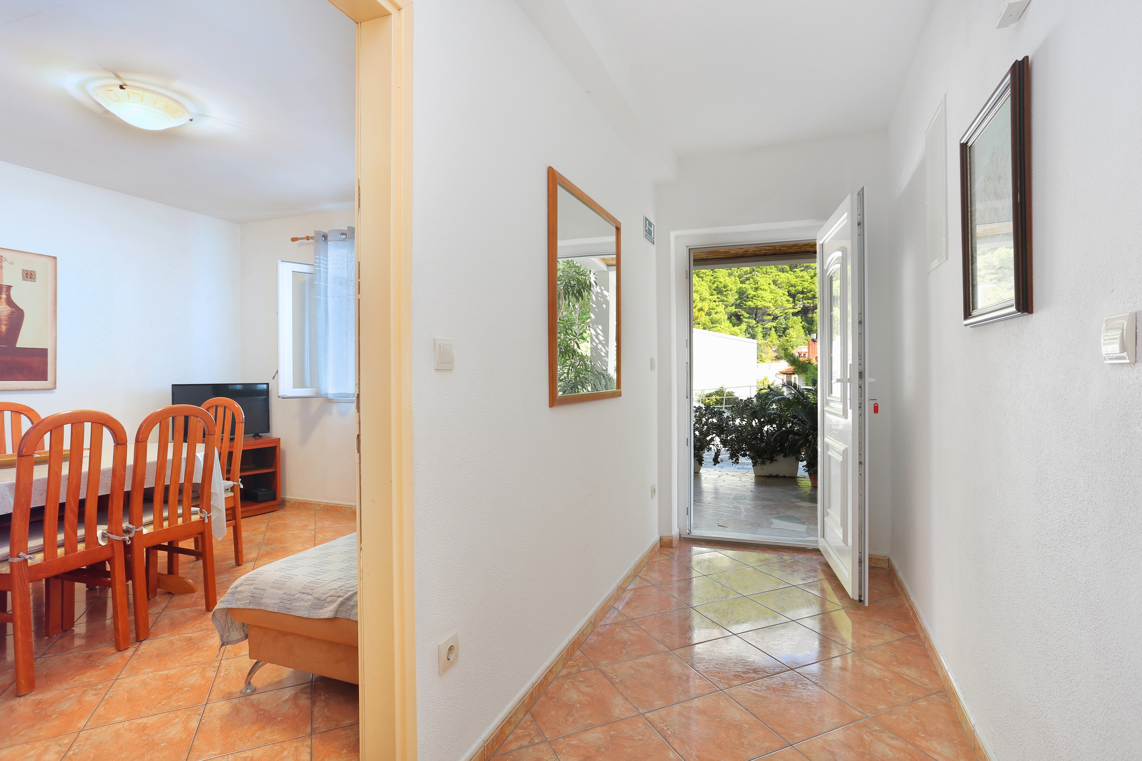 Two bedroom apartment with terrace and sea view Brela, Makarska  A-a