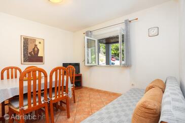 Brela, Sala de estar in the apartment, (pet friendly) y WiFi.