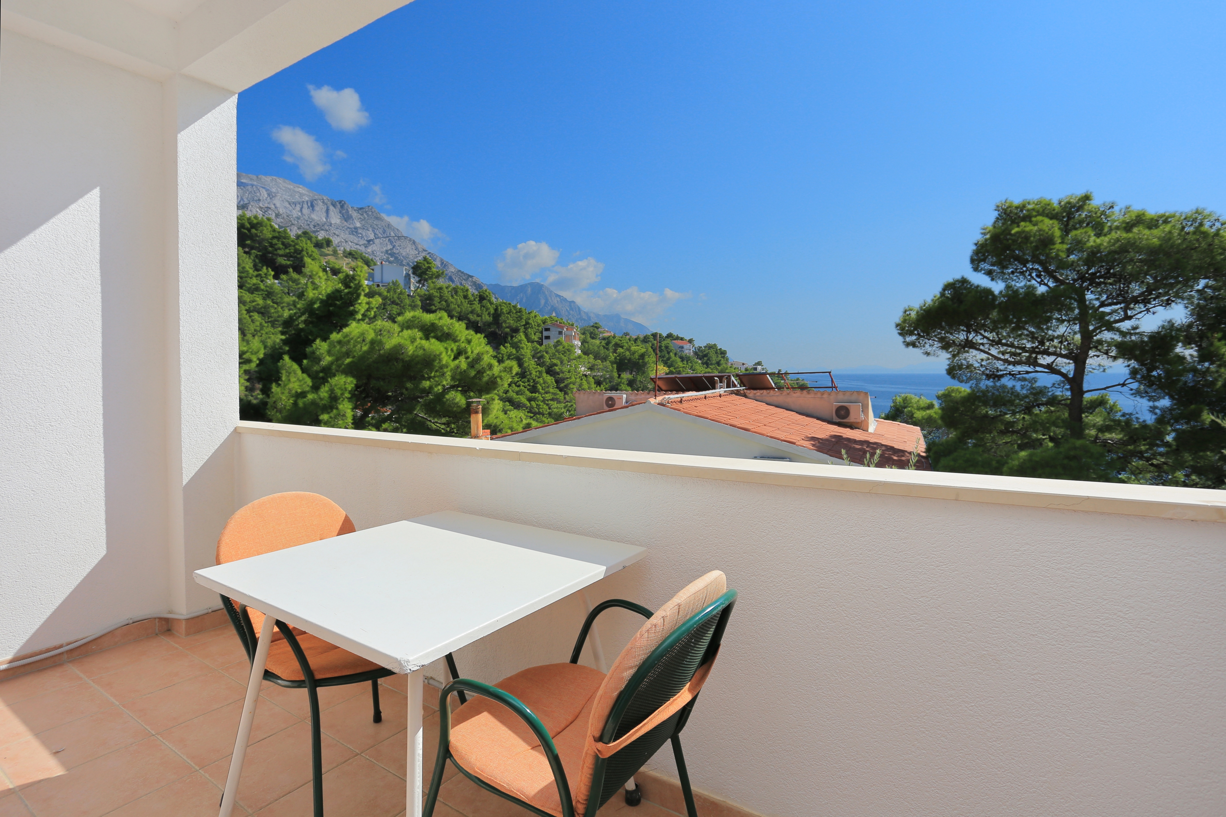 Two bedroom apartment with terrace and sea view Brela, Makarska  A-a