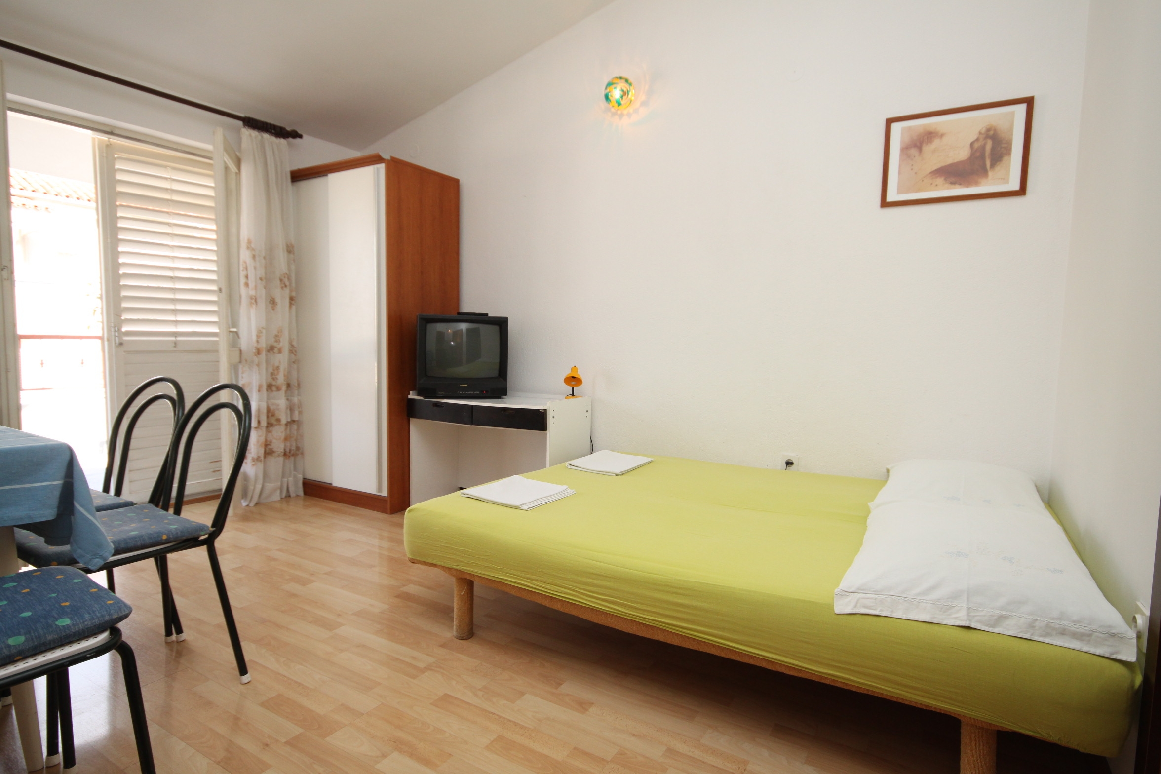 One bedroom apartment with terrace and sea view Makarska (A-6691-b)