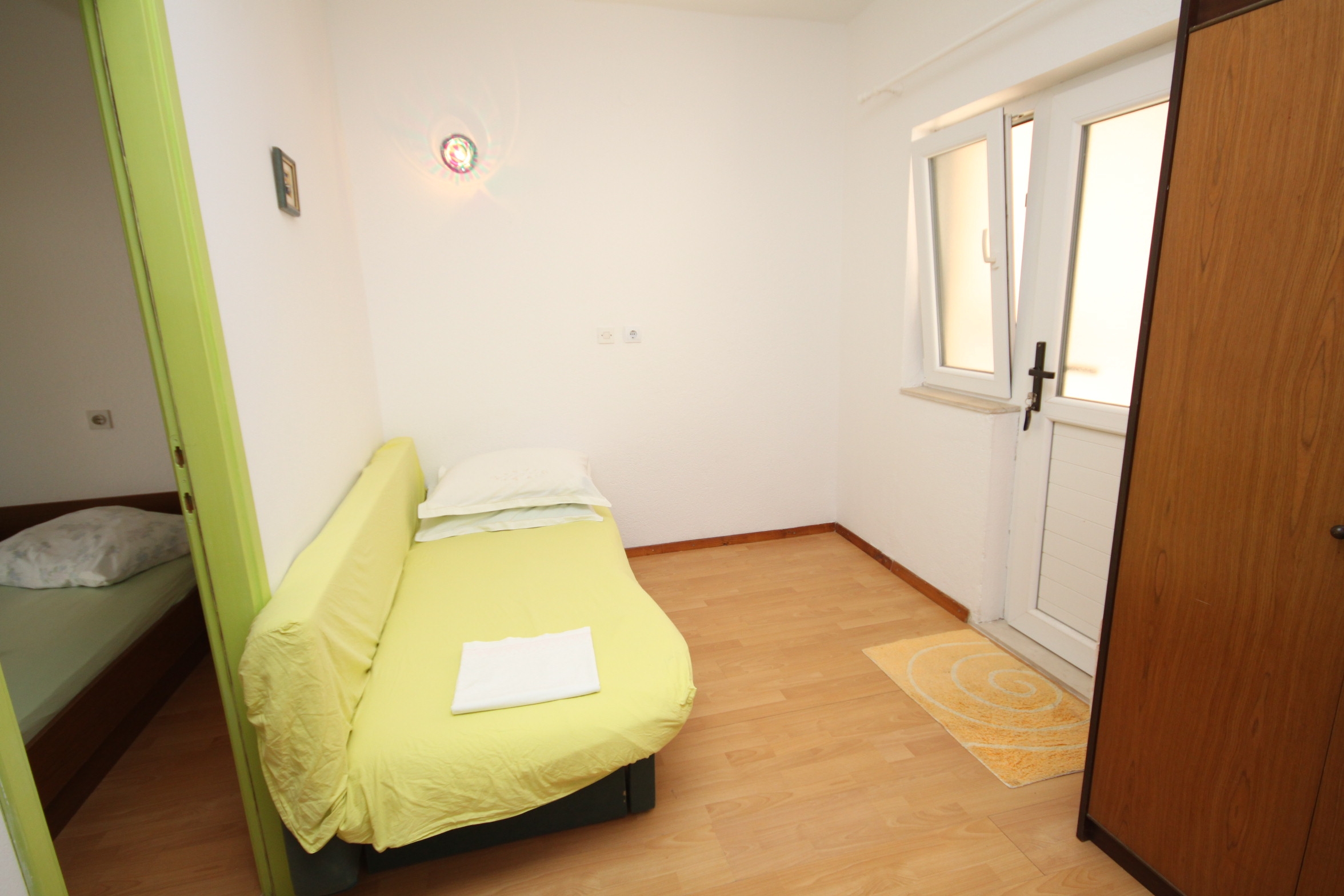 One bedroom apartment with terrace Makarska (A-6691-d)