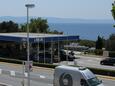 Makarska, Balcony - view in the studio-apartment, (pet friendly) and WiFi.