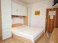 Makarska, Bedroom in the studio-apartment, (pet friendly) and WiFi.