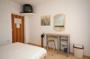 Makarska, Jedilnica v nastanitvi vrste studio-apartment, dostopna klima, Hišni ljubljenčki dovoljeni in WiFi.