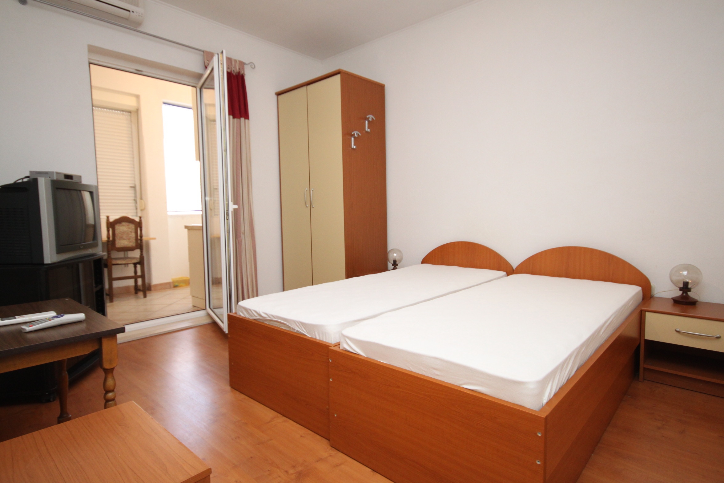 Studio flat with air-conditioning Makarska (AS-6693-c)