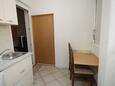 Makarska, Dining room in the studio-apartment, (pet friendly) and WiFi.