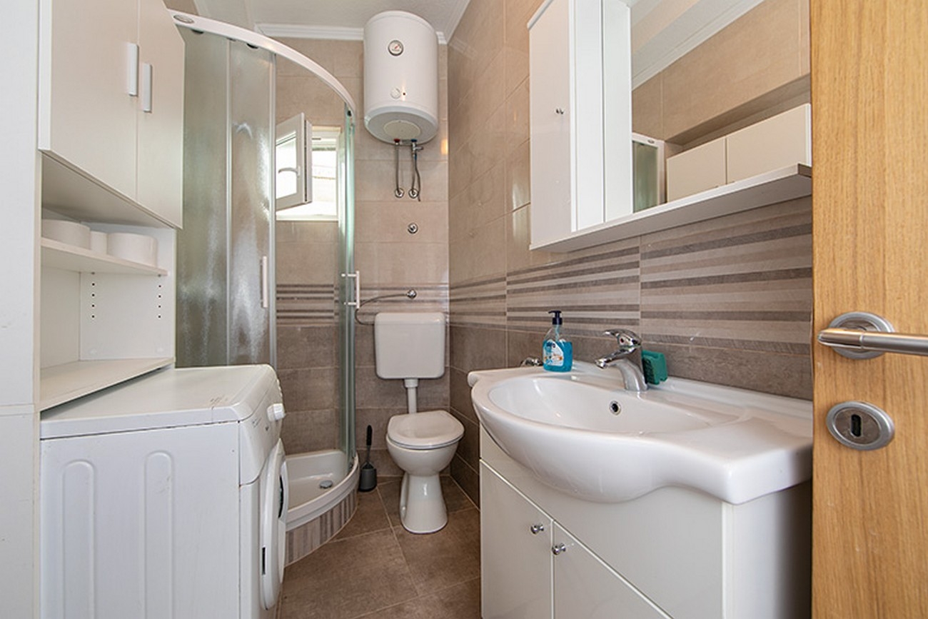 One bedroom apartment with balcony and sea view Tučepi, Makarska  A-a