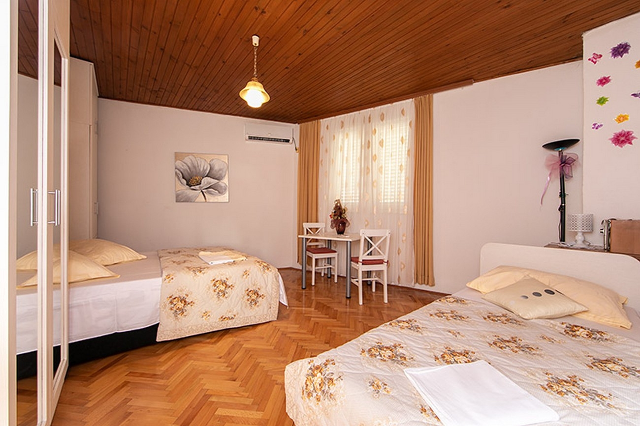 One bedroom apartment with balcony and sea view Tučepi, Makarska  A-a