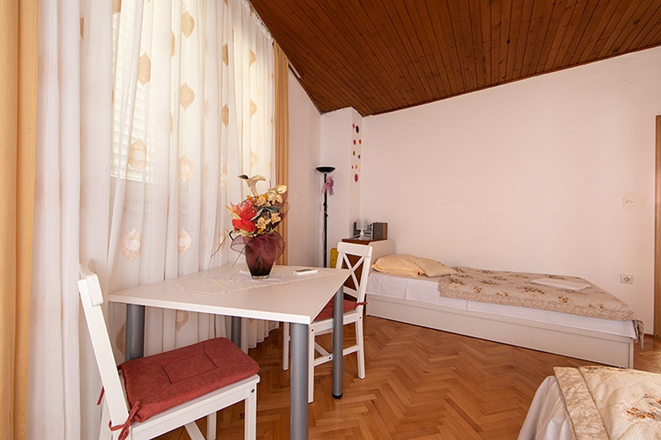 One bedroom apartment with balcony and sea view Tučepi, Makarska  A-a