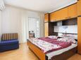 Tučepi, Bedroom in the studio-apartment, air condition available, (pet friendly) and WiFi.