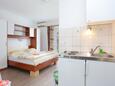 Tučepi, Kitchen in the studio-apartment, (pet friendly) and WiFi.