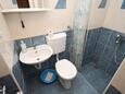 Ванная комната Makarska, Ванная комната в размещении типа studio-apartment, Домашние животные допускаются и WiFi.