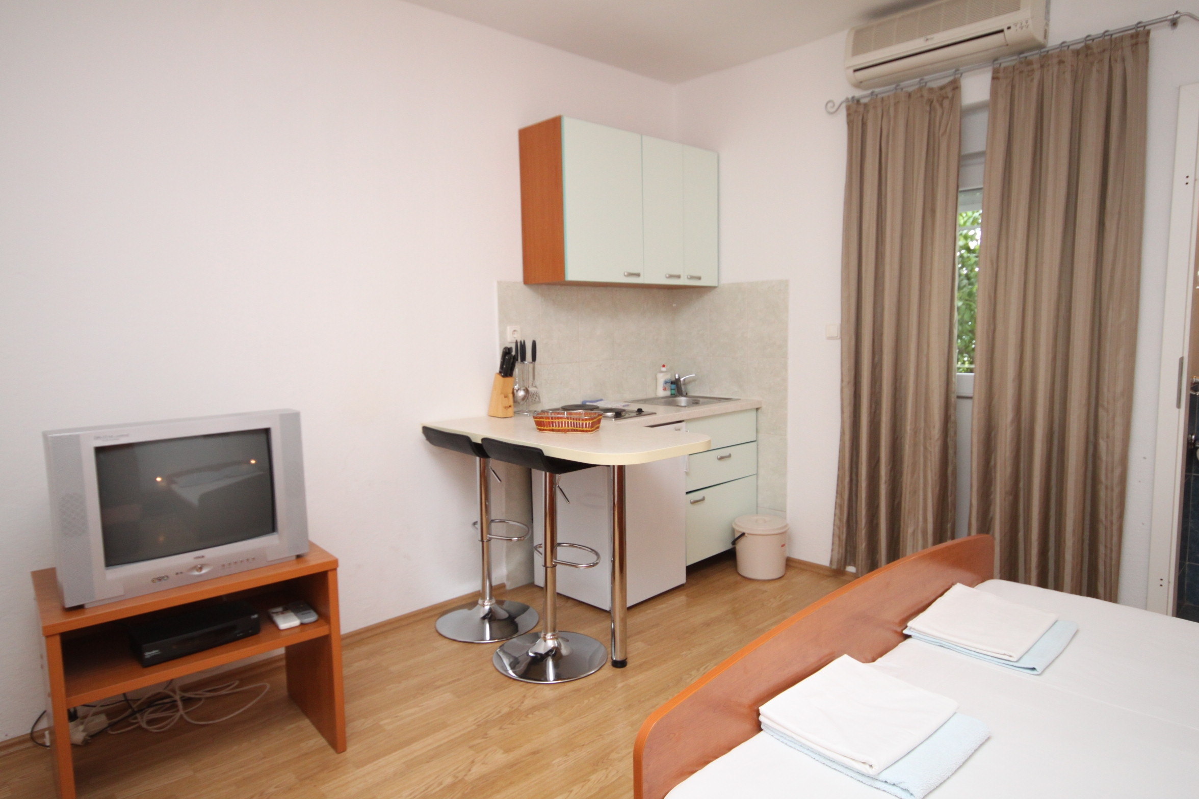 Studio flat with terrace Makarska (AS-6696-a) Studio flat with terrace Makarska (AS-6696-a)