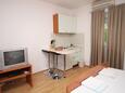 Dining room Makarska, Dining room in the studio-apartment, (pet friendly) and WiFi.