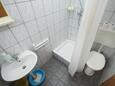 Ванная комната Makarska, Ванная комната в размещении типа studio-apartment, Домашние животные допускаются и WiFi.