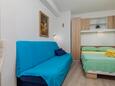 Drašnice, Dormitorio in the studio-apartment, air condition available y WiFi.