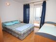 Spavaća soba 1 Živogošće - Porat, Spavaća soba 1 u smještaju tipa apartment, WiFi.