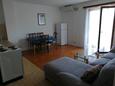 Podgora, Eetkamer in the apartment, (pet friendly) en WiFi.