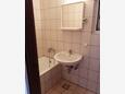 Ванная комната Podgora, Ванная комната в размещении типа apartment, Домашние животные допускаются и WiFi.